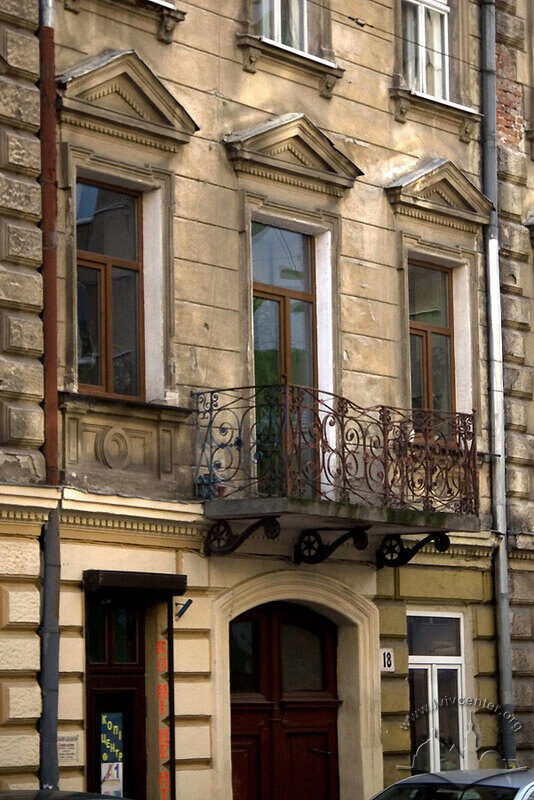 Вул. Пекарська, 18. Фрагмент головного фасаду