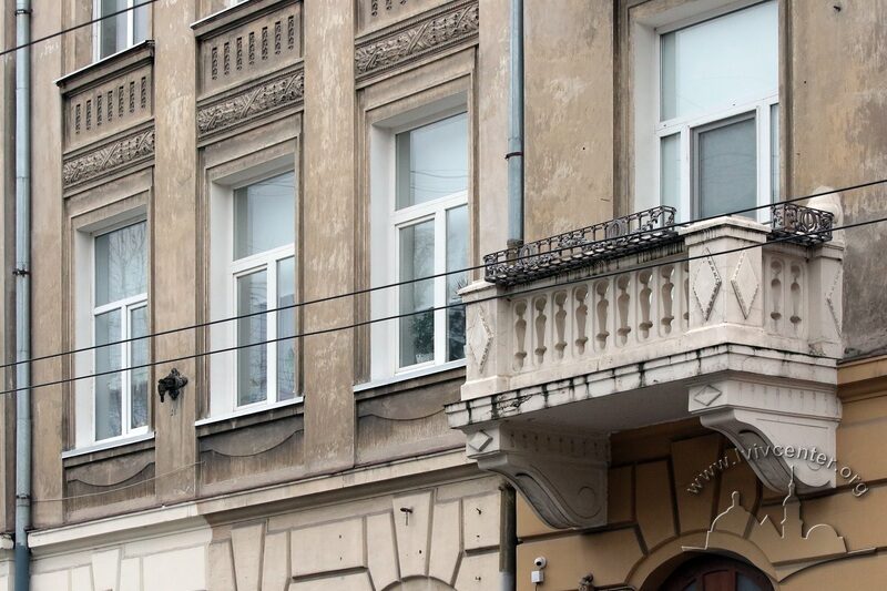 43-12-01--028-picture-4.JPG