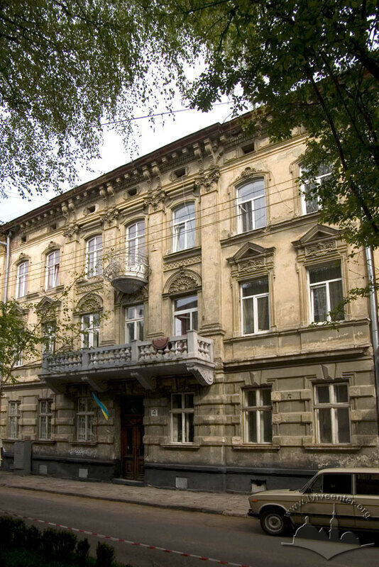 Вул. Кльоновича, 4. Головний фасад, вигляд з півдня