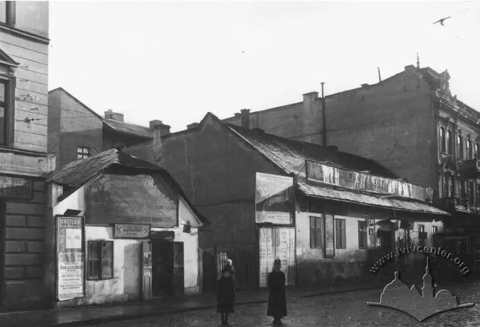 Забудова вулиці Франка з початку ХІХ століття. Зліва скраю фрагмент будинку на Франка, 39. Посередині видна забудова теперішньої ділянки на Франка, 41.