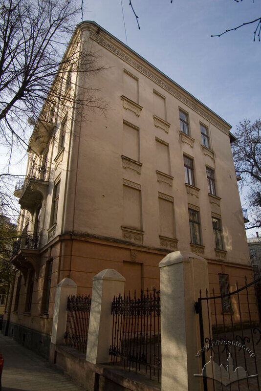 Вул. Кониського, 4а. Бічний фасад будинку (північний)