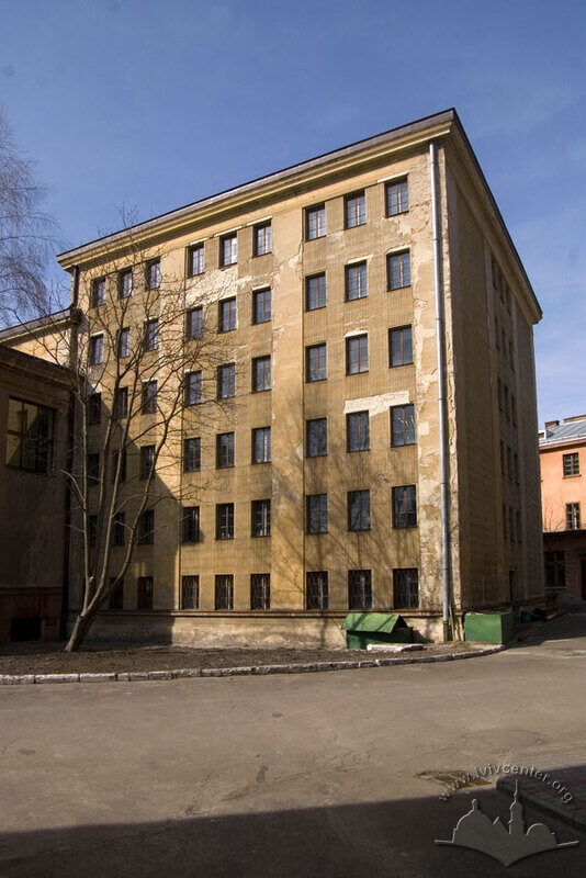 Вул. Професорська, 1. Вигляд частини будівлі з подвір'я