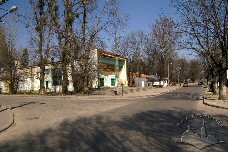 Вул. Повітряна, 20. Загальний вигляд будинку з південного заходу