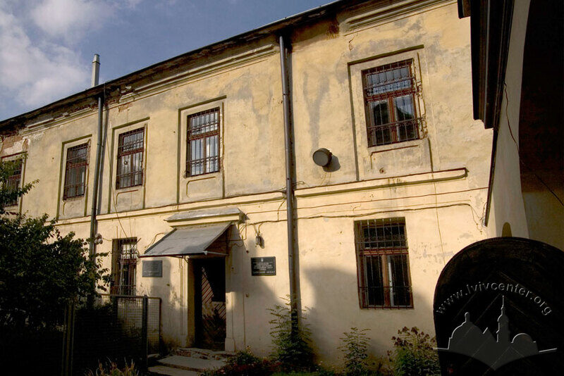 Вул. Лесі Українки, 10. Південний фасад будинку (з боку подвір'я)