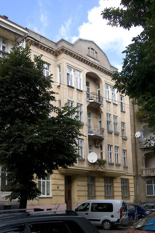 Вул. Конопницької, 8.