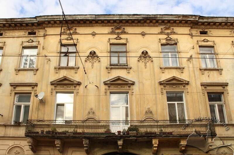 Вул. Личаківська, 3. Фрагмент головного фасаду