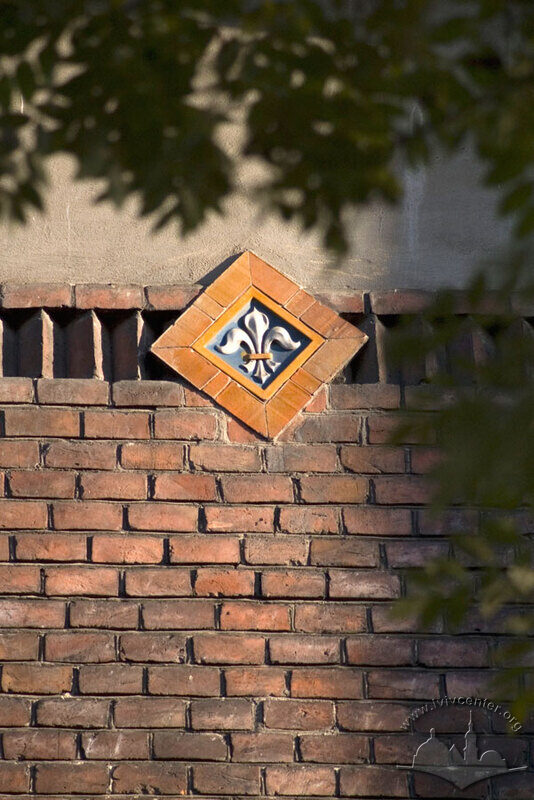 Вул. Котляревського, 41. Деталь головного фасаду