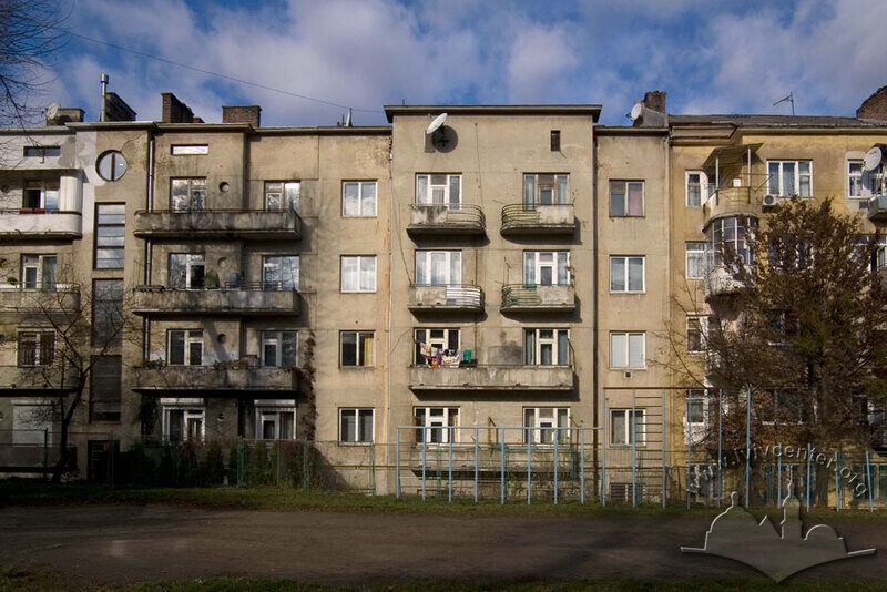 Вул. Дорошенка, 47. Тильний фасад будинку, вид з вул. Коперника