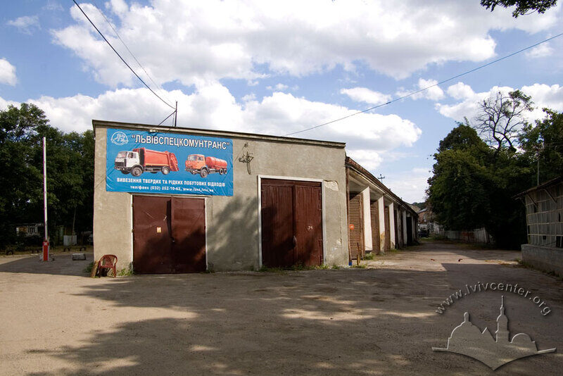 Vul. Zhovkivska, 18. Buildings on the territory of the former City cleaning plant