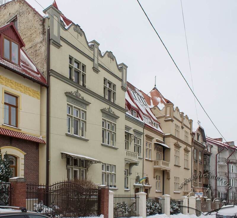 Вул. Барвінських. Будинки №№8, 6