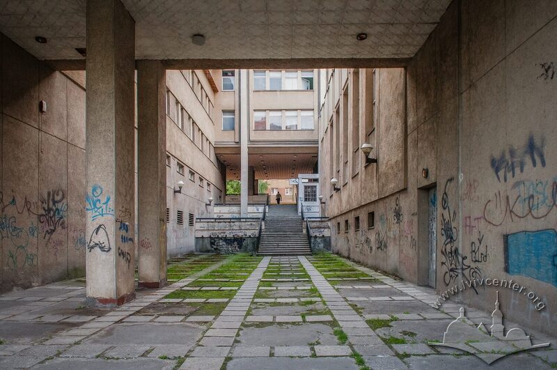 43-03-04--071-picture-6.jpg