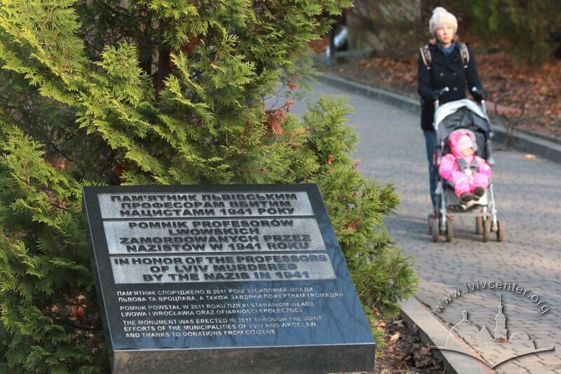 Пам'ятник розстріляним вченим на Вулецьких пагорбах