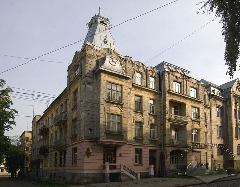 Вул. Генерала Чупринки, 47. Загальний вигляд з півночі