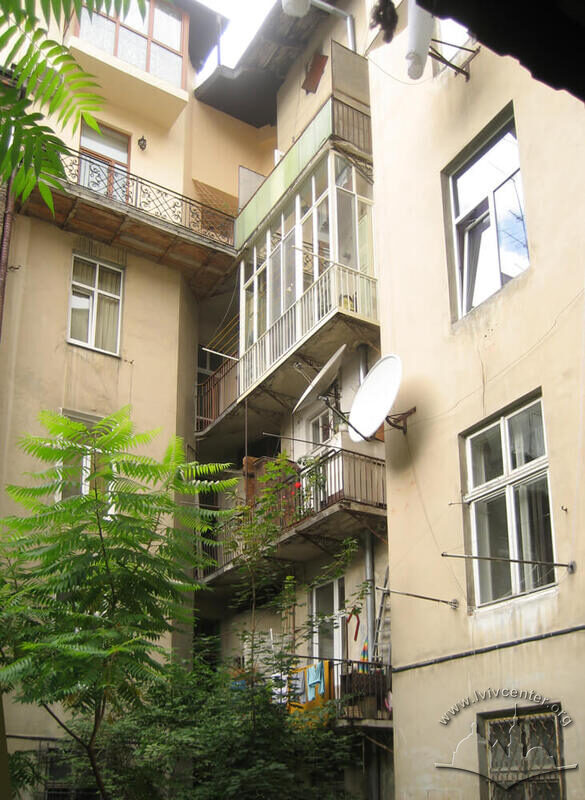 Вул. Вітовського, 33. Фрагмент будинку, вид з внутрішнього двору