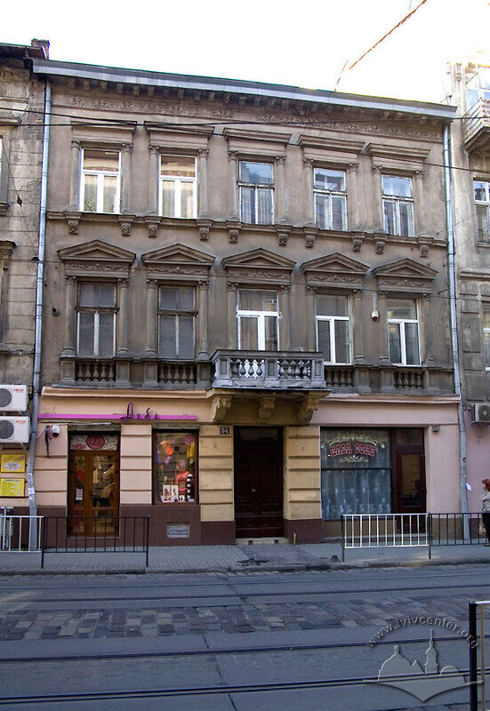 Вул. Дорошенка, 34. Головний фасад
