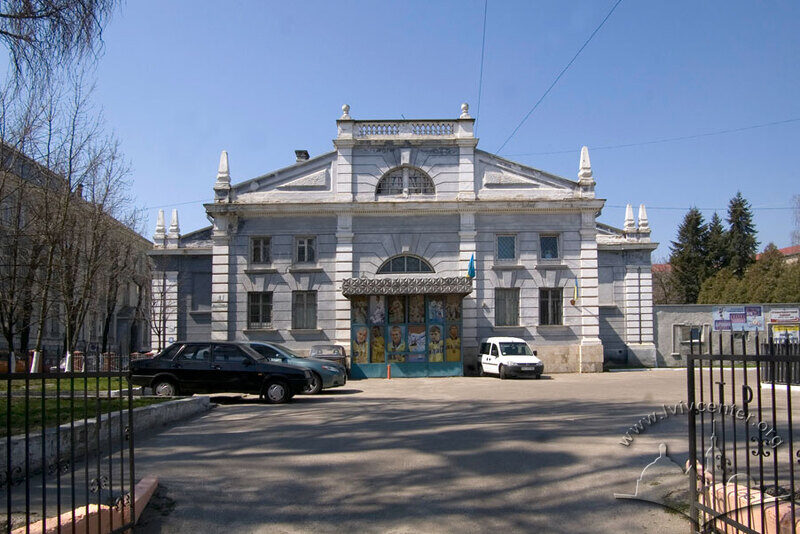 Вул. Генерала Грекова, 1. Головний фасад будинку
