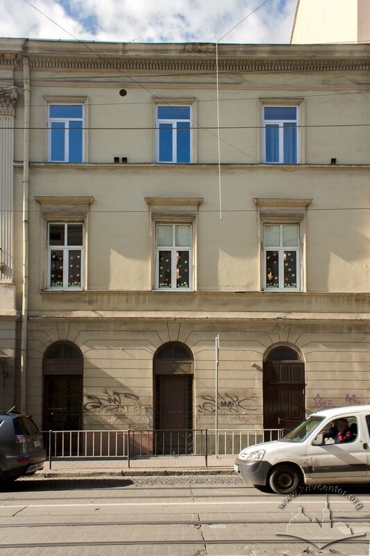 Вул. Винниченка, 1. Бічна частина головного фасаду