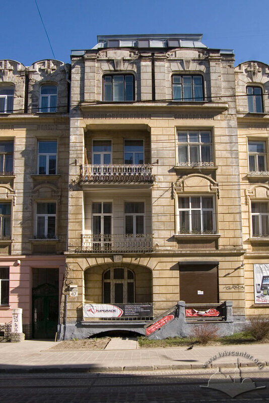 Вул. Генерала Чупринки, 47. Ризаліт головного фасаду