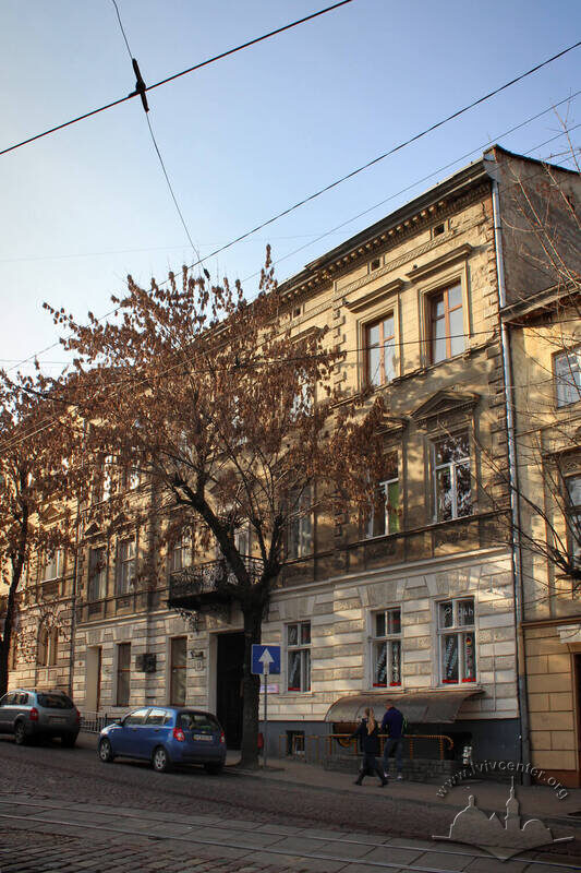 Вул. Дорошенка, 50. Головний фасад будинку