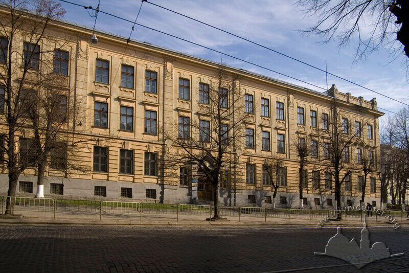 Вул. Бандери, 14. Головний фасад будинку
