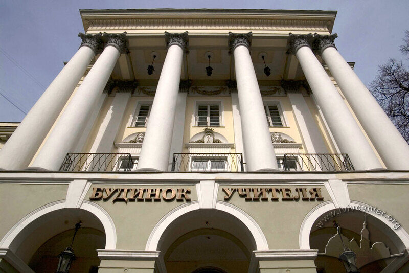 Вул. Коперника, 42. Центральний ризаліт будинку