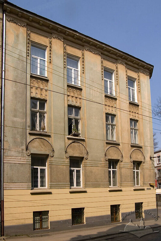Вул. Нечуя-Левицького, 15. Бічний фасад з боку вул. Котляревського