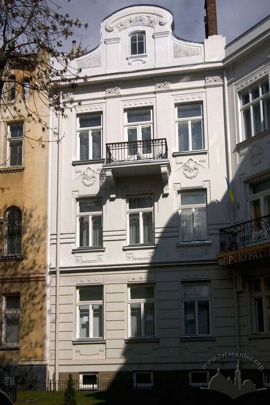 Вул. Академіка Богомольця, 9. Фрагмент фасаду