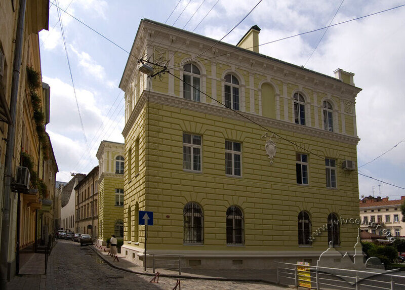 Просп. Шевченка, 9. Вигляд з півночі