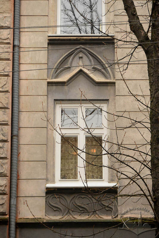 Вул. Грюнвальдзька, 10. Вікно 2-го поверху