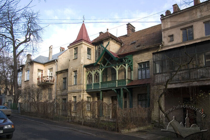 Вул. Котляревського, 29. Будинок в оточуючій забудові