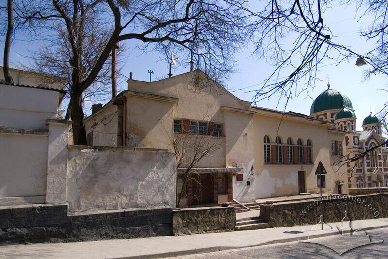 Вул. Короленка, 1а. Вигляд будинку з вулиці Лисенка