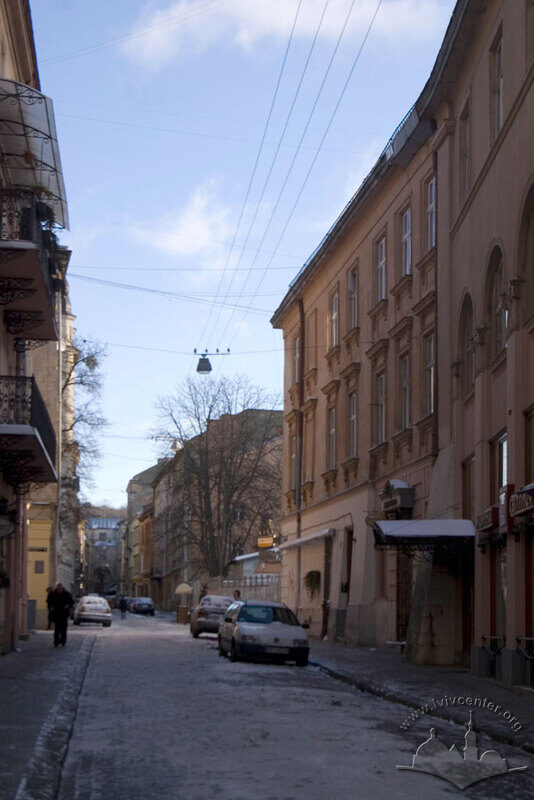 Вул. Краківська, 11. Вигляд із західної частини вул. Вірменської