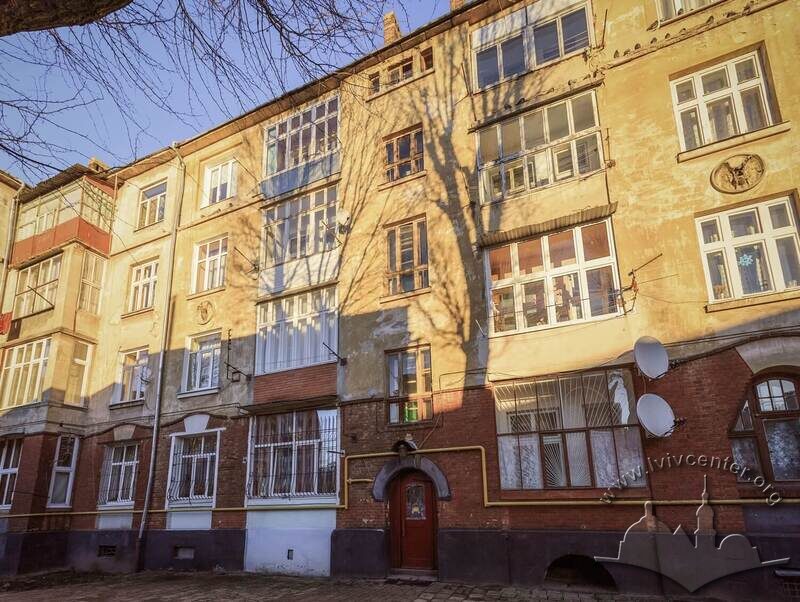 Vul. Promyslova, 33. Building constructed for tram depot workers. Principal facade (southwestern)
