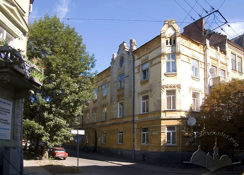 Вул. Глібова, 2. Вигляд будинку з півдня