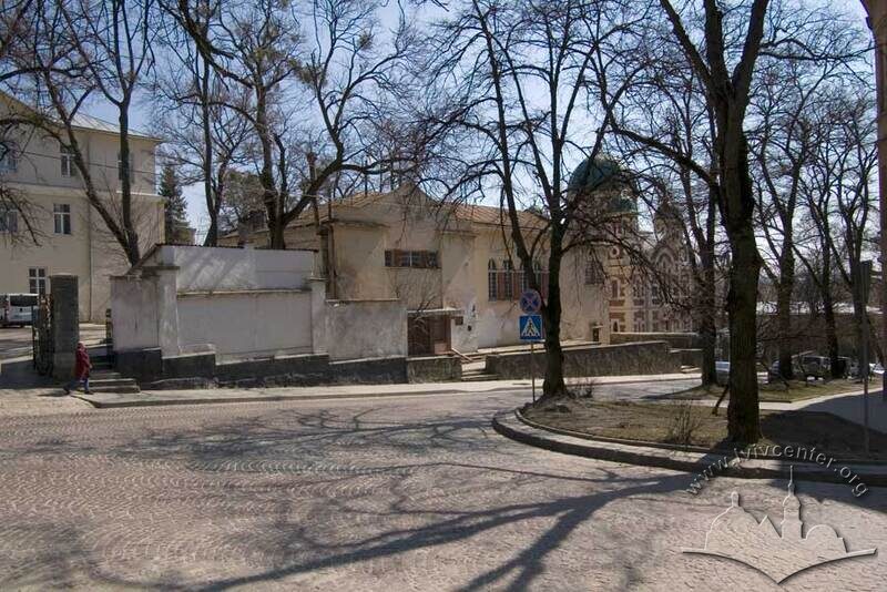 Вул. Короленка, 1а. Вигляд будинку з вулиці Лисенка