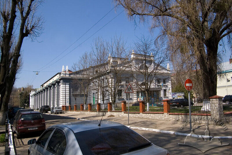 Вул. Генерала Грекова, 1. Загальний вигляд будівлі спортзалу.