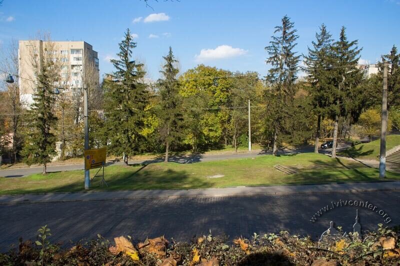 Вул. Личаківська. У центрі фото – місце колишнього пам'ятника танкістам