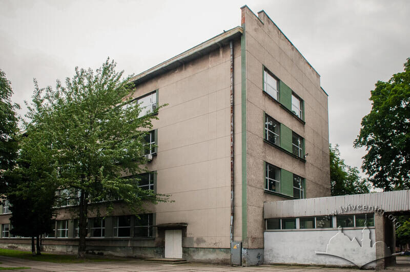 Вул. Бандери, 24. Бічне крило корпусу №1
