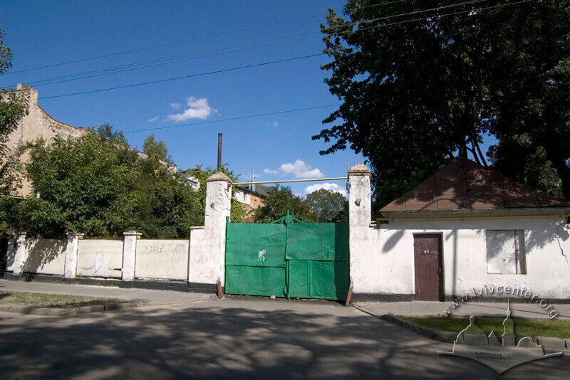 Vul. Zhovkivska, 18. Second entrance to the territory of the former City cleaning plant