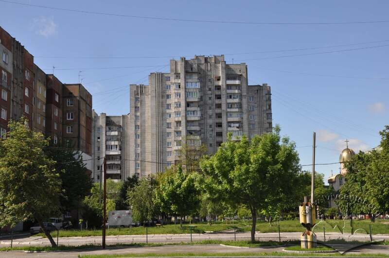 Вул. Чукаріна, 1б. Вигляд будинку з вул. Хоткевича