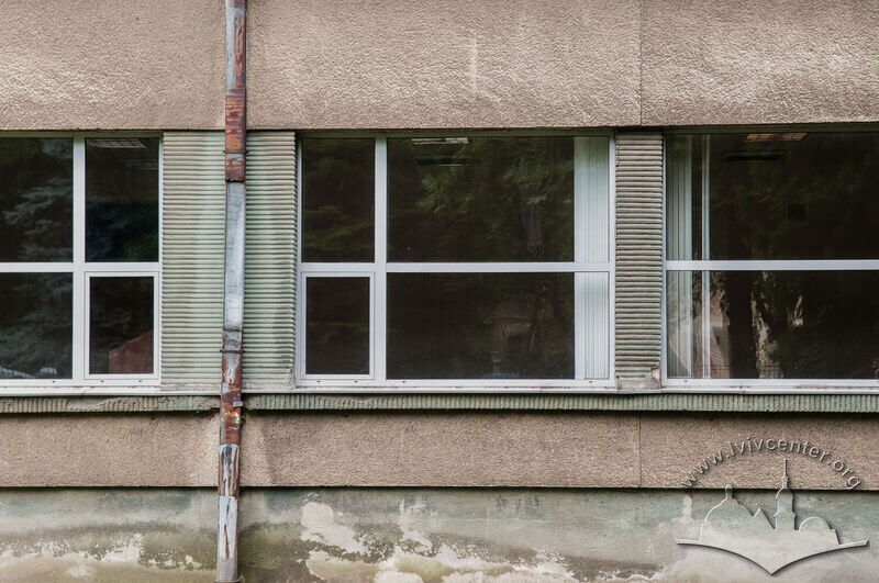 Вул. Бандери, 24. Деталь