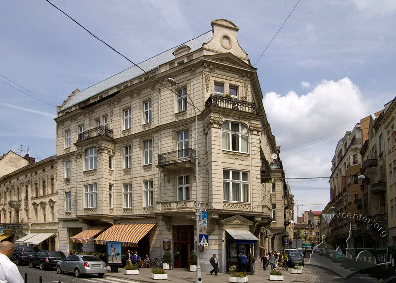 Просп. Шевченка, 25. Вигляд з південного заходу