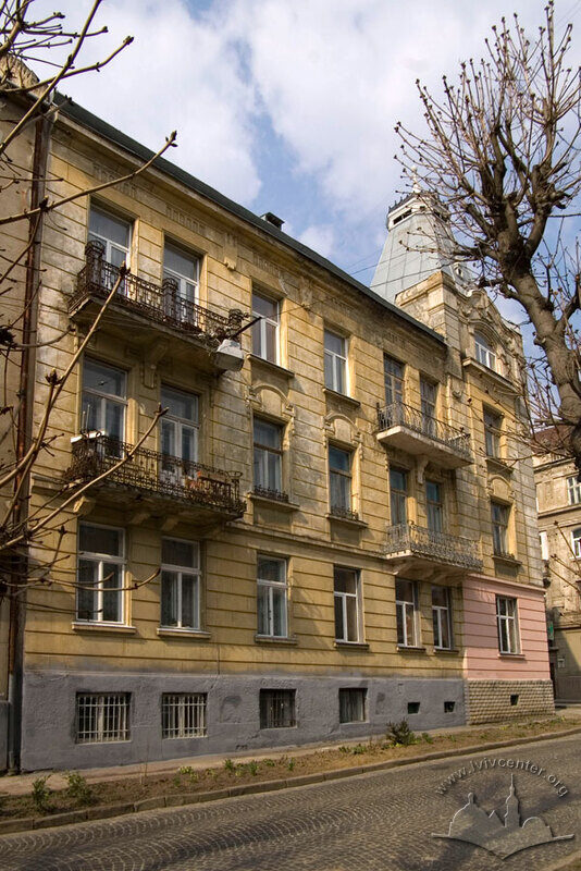 Вул. Генерала Чупринки, 47. Бічний фасад з боку вул. Захарієвича