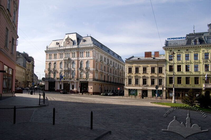 Пл. Міцкевича, вигляд з півночі