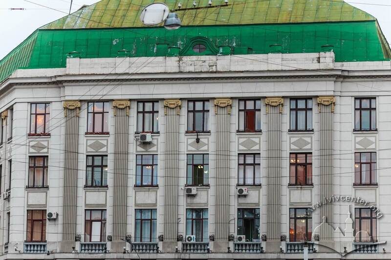 Пл. Генерала Григоренка, 3. Фрагмент головного фасаду