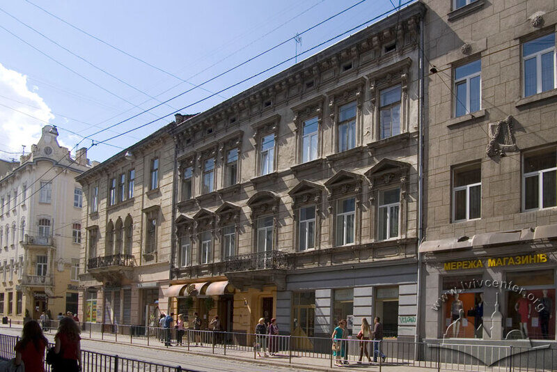 Вул. Дорошенка, 16. Вигляд з північного сходу