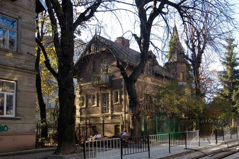 Вул. Генерала Чупринки, 21. Вигляд з півночі