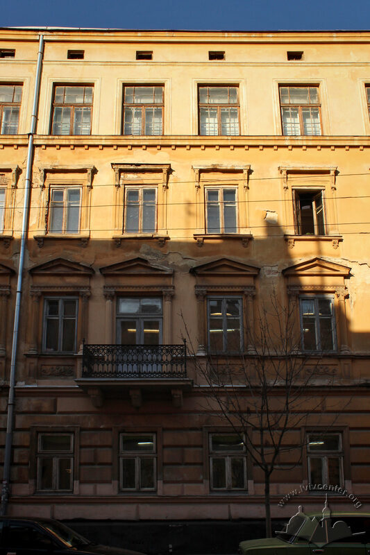 Вул. Пекарська, 9. Фрагмент головного фасаду
