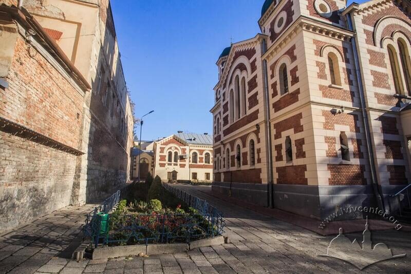 Вул. Короленка, 3.