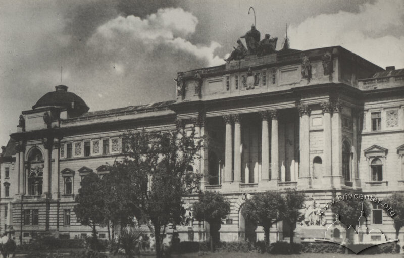 Львівський університет ім. І. Франка. Поштівка кінця 1940-х років. Джерело: ЛННБУ ім. В. Стефаника